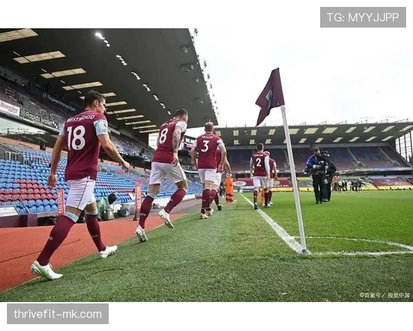 伯恩利球迷抗议管理层决策，引发广泛关注与争议