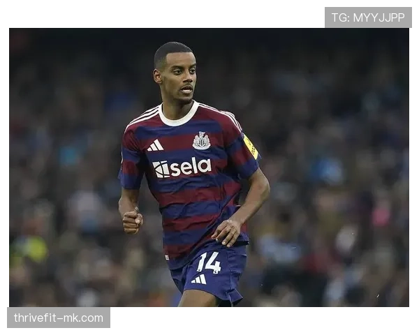 伊萨克无球跑动表现稳健,持续提升进攻威胁 伊萨克无球跑动表现稳健,持续提升进攻威胁