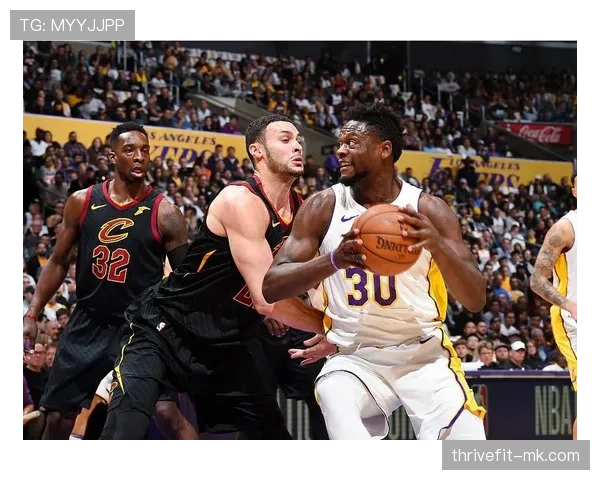 兰德尔低位单打效率提升显著 拉开与球队内线核心差距