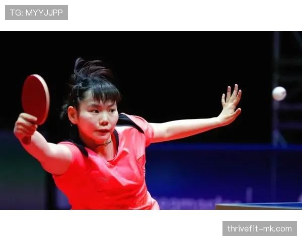 何卓佳私下穿得比赛场还飒，这姐是去打球还是走秀？